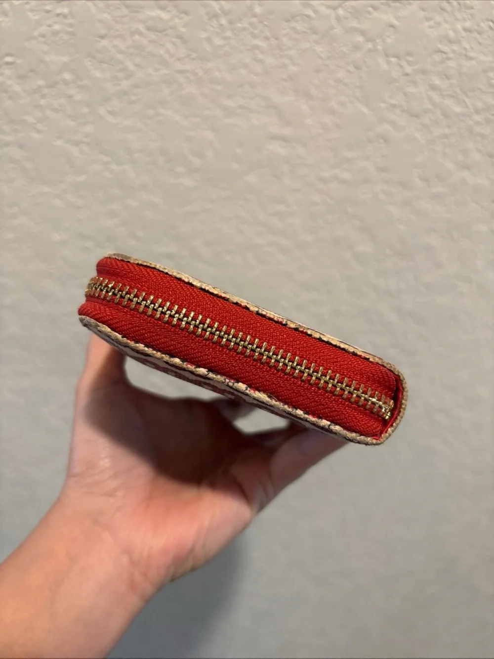 Tory Burch Striped Chain-Pattern Zip Wallet - Red & Cream